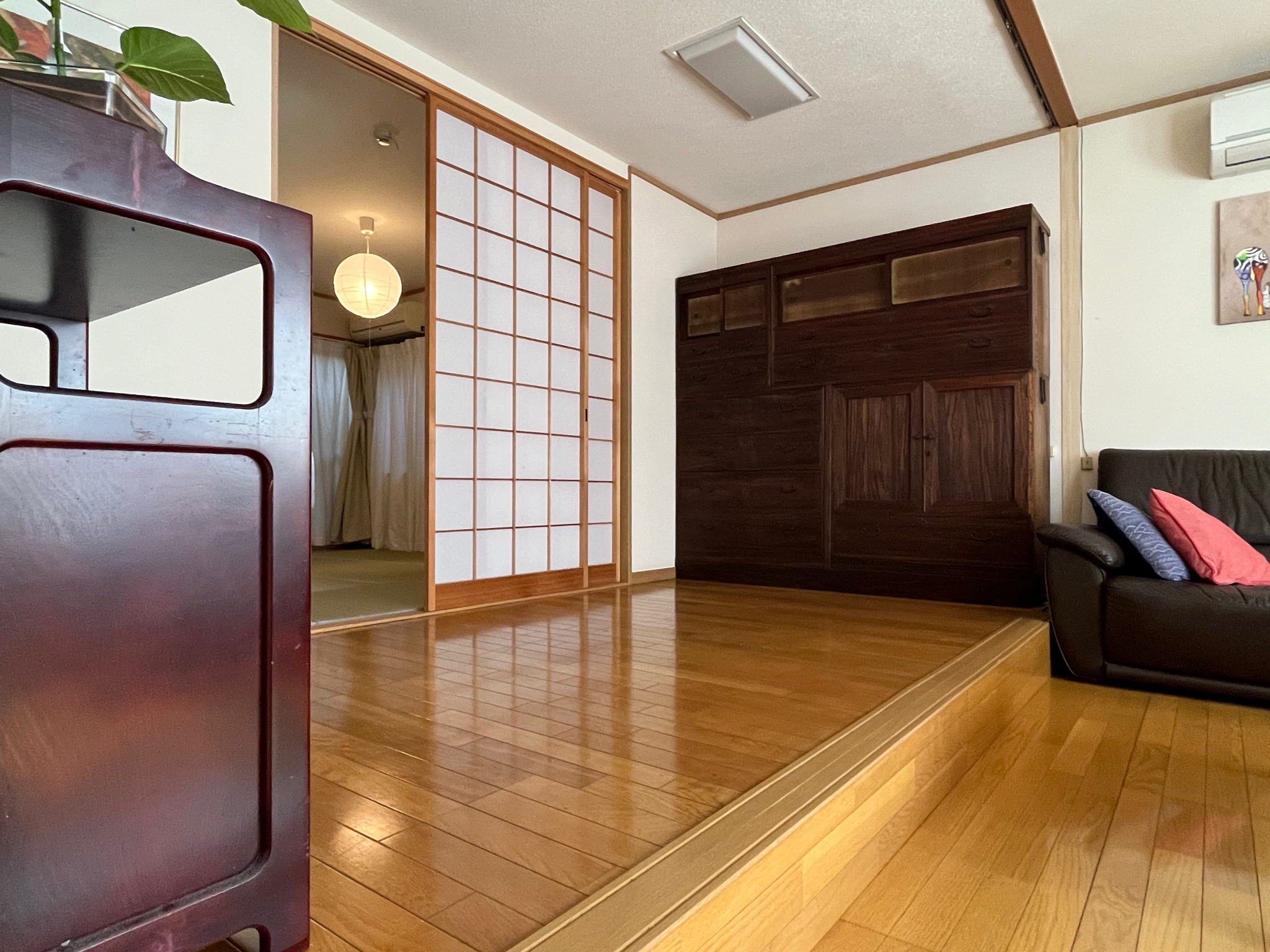 京都の西陣織の一部である千本中立売という歴史的なエリアにある貸し切り別荘